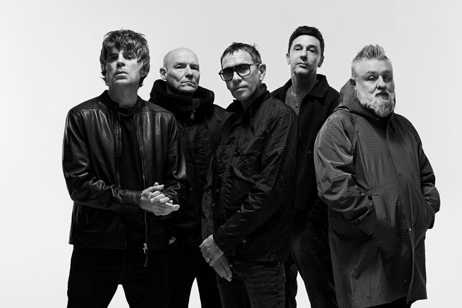 Gli SHED SEVEN con un nuovo brano 'The Centre of My Everything' , in attesa dell'lp che uscirà l'8/1/27