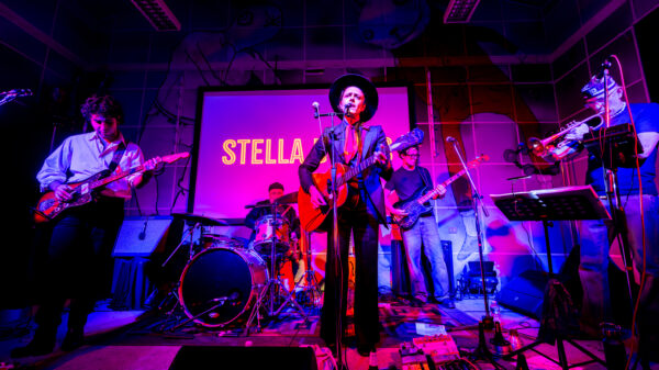 STELLA BURNS A VIGNOLA