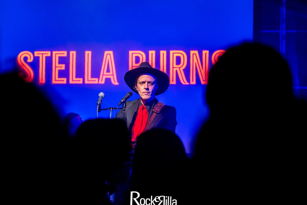 STELLA BURNS A VIGNOLA